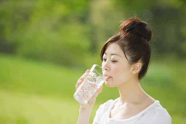 Uống 1 ly nước trước bữa sáng là kế hoạch 1 tháng giảm cân cho bạn Uống 1 ly nước trước bữa sáng là kế hoạch 1 tháng giảm cân cho bạn