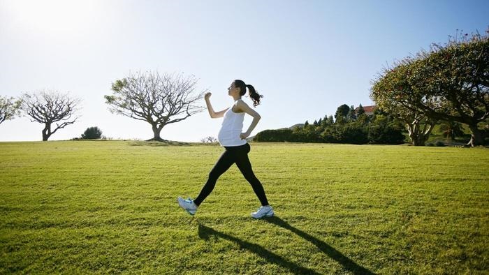 Vận động nhẹ nhàng là cách giảm cân sau sinh hiệu quả nhất