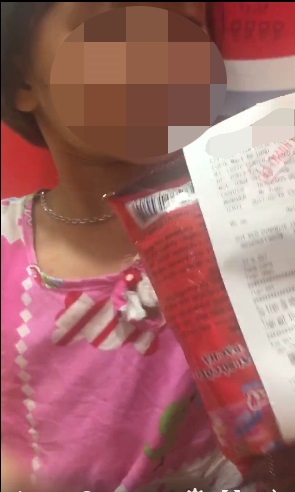 Hà Nội: Người mẹ đánh và bỏ lại con ở siêu thị chỉ vì gói kẹo - Ảnh 3