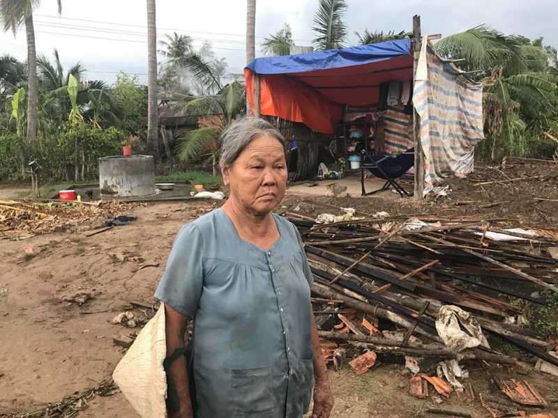 Hà Kiều Anh thẫn thờ trước những ngôi nhà đổ nát ở Khánh Hòa: 2 tuần sau bão nhưng cảnh tượng vẫn đầy ám ảnh - Ảnh 5