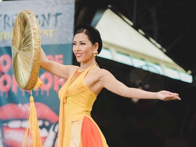 Những hoa hậu Việt cứ lặng lẽ đi thi lại được giải cao - Ảnh 10 Những hoa hậu Việt cứ lặng lẽ đi thi lại được giải cao - Ảnh 10