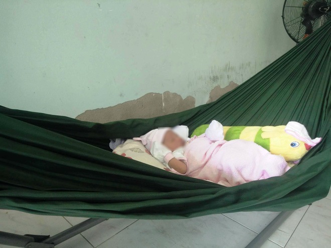 Nhói lòng cảnh 'bà mẹ nhí' chăm con gái mới sinh: Bị chính anh rể hiếp dâm rồi chối bỏ - Ảnh 2 Nhói lòng cảnh 'bà mẹ nhí' chăm con gái mới sinh: Bị chính anh rể hiếp dâm rồi chối bỏ - Ảnh 2