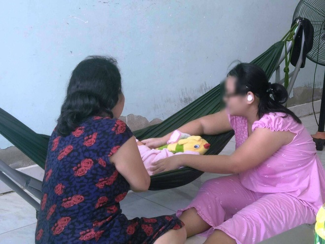 Nhói lòng cảnh 'bà mẹ nhí' chăm con gái mới sinh: Bị chính anh rể hiếp dâm rồi chối bỏ - Ảnh 6 Nhói lòng cảnh 'bà mẹ nhí' chăm con gái mới sinh: Bị chính anh rể hiếp dâm rồi chối bỏ - Ảnh 6
