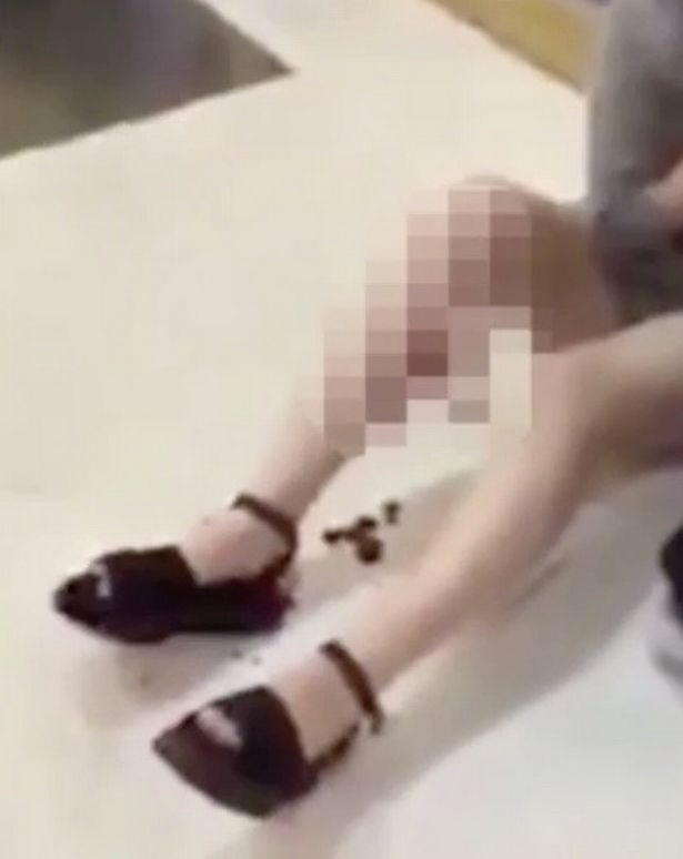 Clip: Kinh hoàng cô gái bị thang cuốn tại siêu thị cắt đứt chân - Ảnh 1