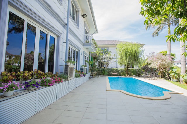 Những căn biệt thự nhìn là choáng của sao Việt - Ảnh 21 Những căn biệt thự nhìn là choáng của sao Việt - Ảnh 21