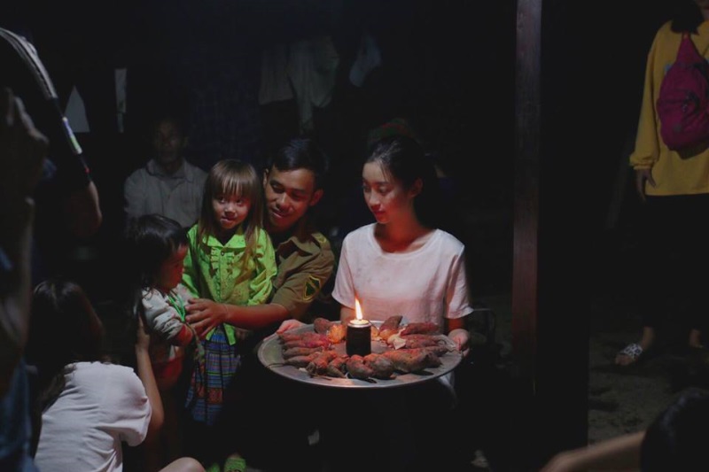 Sinh nhật 'độc nhất vô nhị' đáng nhớ của Hoa hậu Đỗ Mỹ Linh bên mâm khoai lang luộc - Ảnh 3