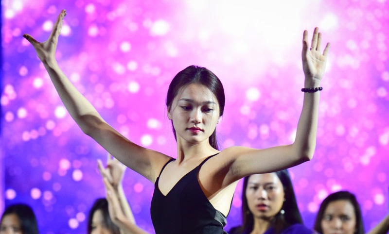 Dân mạng ngao ngán khi dàn thí sinh Hoa hậu Hoàn vũ diện áo ngủ, quần thể thao đi tổng duyệt bán kết - Ảnh 6