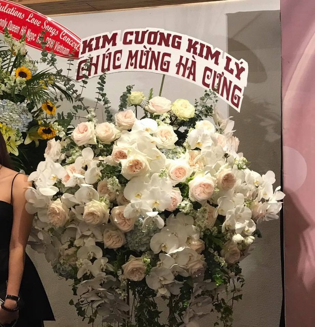 'Đại gia kim cương' và Kim Lý hùn tiền mua hoa tặng Hồ Ngọc Hà