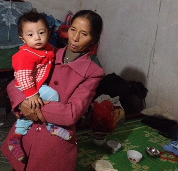 Nỗi đau mẹ già không có nổi 100 ngàn đưa con đi đẻ, cháu ngoại bị chối bỏ bệnh tật đầy mình - Ảnh 4 Nỗi đau mẹ già không có nổi 100 ngàn đưa con đi đẻ, cháu ngoại bị chối bỏ bệnh tật đầy mình - Ảnh 4