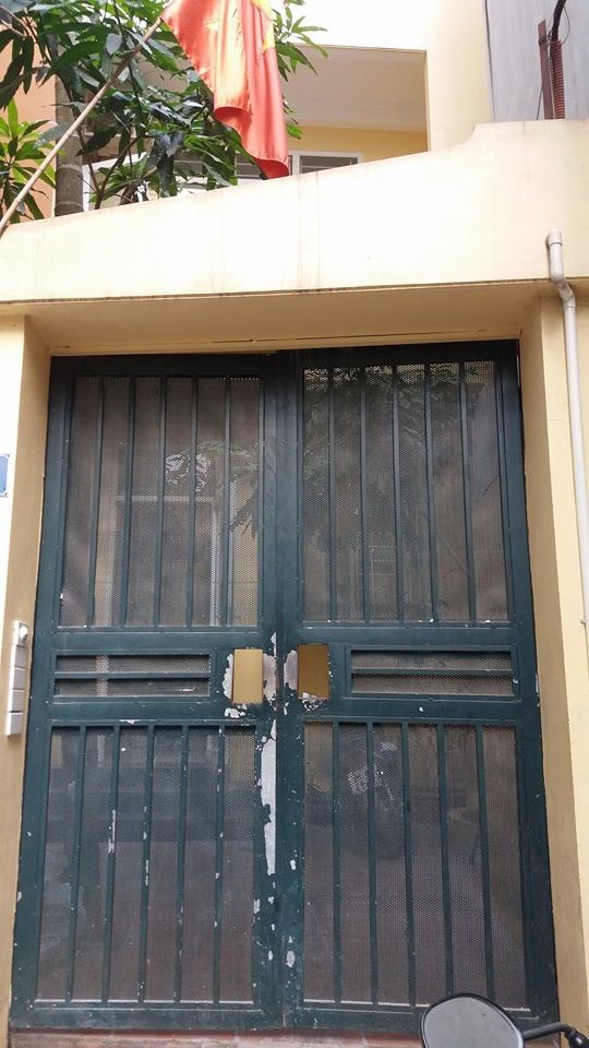 Rợn người trước lời khai của bố ruột bạo hành bé trai 10 tuổi gãy xương sườn, rạn sọ não: Dùng móc áo cuộn lại làm roi để đánh - Ảnh 5 Rợn người trước lời khai của bố ruột bạo hành bé trai 10 tuổi gãy xương sườn, rạn sọ não: Dùng móc áo cuộn lại làm roi để đánh - Ảnh 5