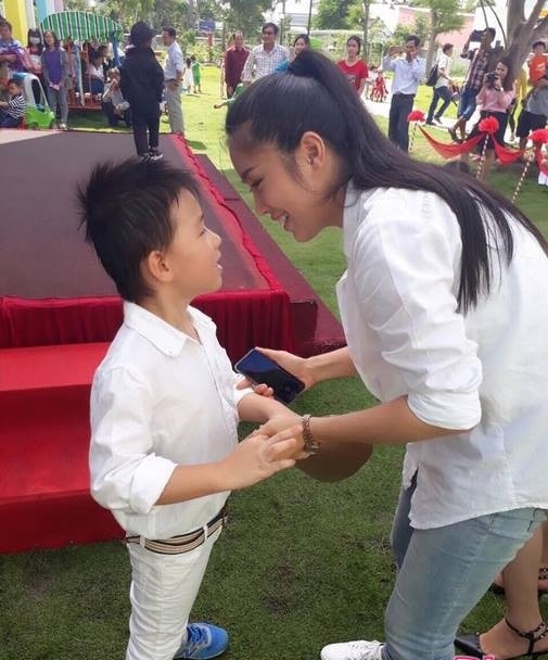 Con trai mới 5 tuổi, Lê Phương đã chi số tiền khủng cho bé vào trường quốc tế danh tiếng, nhìn mức học phí ai cũng choáng - Ảnh 3