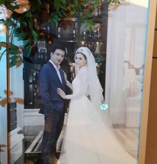 Lễ cưới siêu 'khủng' của BTV Quang Minh và vợ xinh đẹp kém tuổi