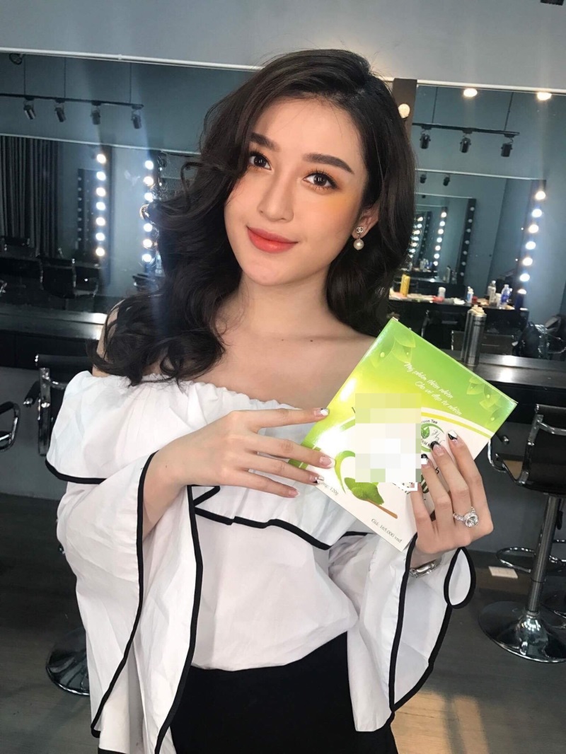 Loạt mỹ nhân Việt kiếm bộn tiền nhờ quảng cáo mỹ phẩm rầm rộ trên Facebook - Ảnh 7 Loạt mỹ nhân Việt kiếm bộn tiền nhờ quảng cáo mỹ phẩm rầm rộ trên Facebook - Ảnh 7
