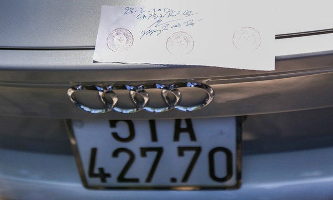 Siêu xe Audi của hoa hậu Thu Hoài bị ông Đoàn Ngọc Hải cẩu về phường - Ảnh 6 Siêu xe Audi của hoa hậu Thu Hoài bị ông Đoàn Ngọc Hải cẩu về phường - Ảnh 6