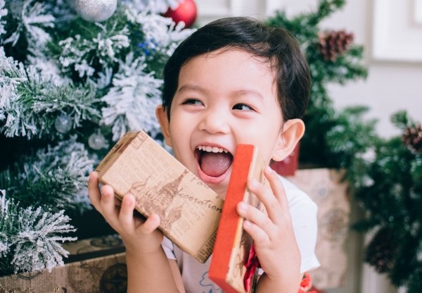 Xuýt xoa bộ ảnh Khánh Thi - Phan Hiển ấm áp, ngọt ngào bên con trai đón Giáng sinh sớm - Ảnh 4