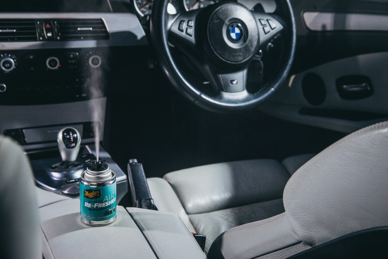 Xịt khử mùi giúp làm hết mùi thuốc lá trong xe ô tô hữu hiệu