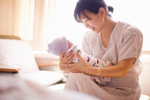 5 kiêng cữ sau sinh mẹ phải thuộc lòng, theo lời khuyên của bác sĩ - Ảnh 1 5 kiêng cữ sau sinh mẹ phải thuộc lòng, theo lời khuyên của bác sĩ - Ảnh 1