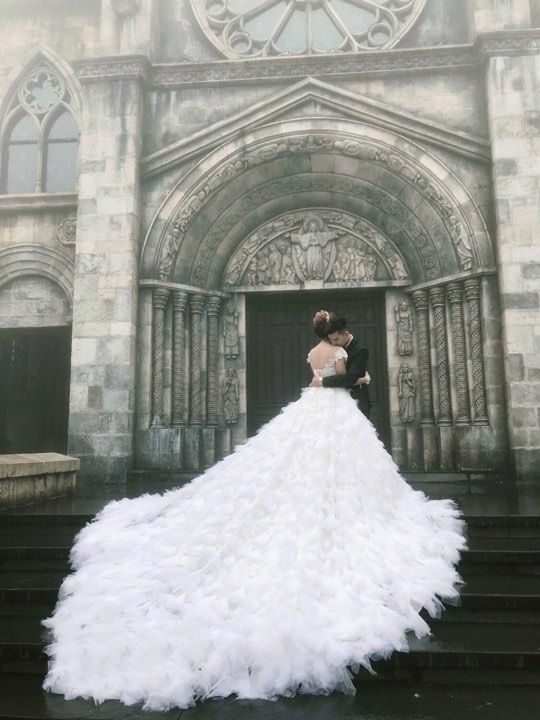 Lâm Khánh Chi bật mí về đám cưới siêu khủng: ‘Váy cưới của tôi hoành tráng lắm, có 1-0-2 tại Việt Nam’ - Ảnh 2