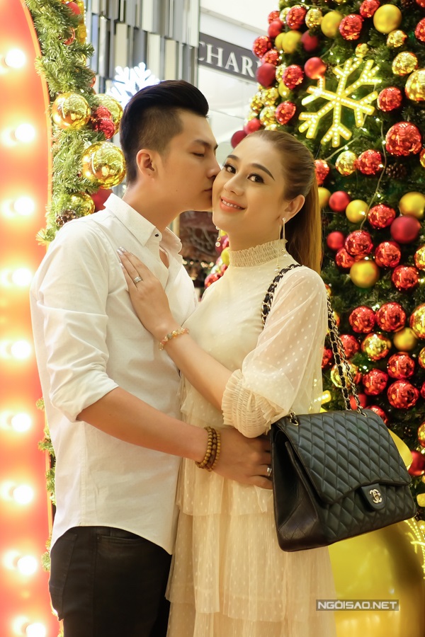 Lâm Khánh Chi bất ngờ được bố mẹ ruột tặng biệt thự 7 tỷ trước đám cưới - Ảnh 2 Lâm Khánh Chi bất ngờ được bố mẹ ruột tặng biệt thự 7 tỷ trước đám cưới - Ảnh 2