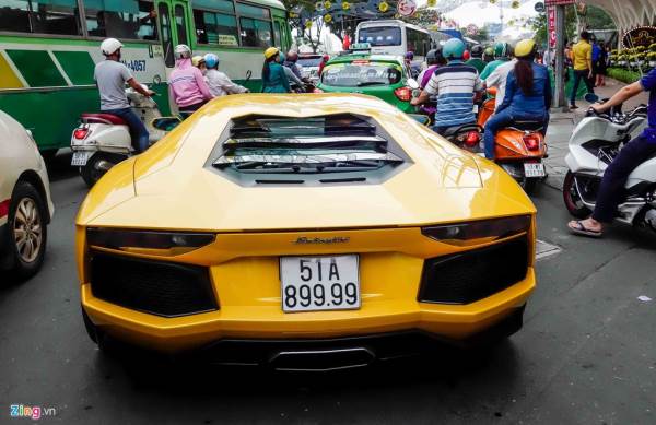 Cường Đô La và các đại gia Sài Gòn chơi Tết bằng Lamborghini - Ảnh 11
