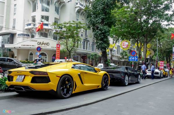 Cường Đô La và các đại gia Sài Gòn chơi Tết bằng Lamborghini - Ảnh 3
