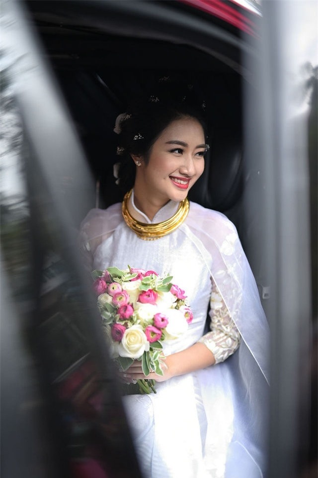 Phát thèm khi nhìn loạt sao Việt đeo vàng muốn 'gãy cổ' tại lễ cưới - Ảnh 3 Phát thèm khi nhìn loạt sao Việt đeo vàng muốn 'gãy cổ' tại lễ cưới - Ảnh 3