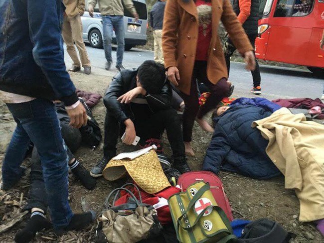 Vụ lật xe trên đường lên Sapa: Một phụ nữ tử vong và toàn bộ số người trong xe bị thương - Ảnh 2