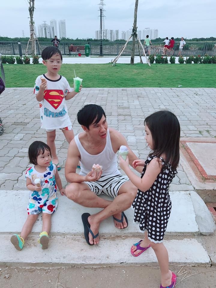 Lý Hải giàu đến đâu mà nuôi được vợ đẹp và 4 con xinh? - Ảnh 6 Lý Hải giàu đến đâu mà nuôi được vợ đẹp và 4 con xinh? - Ảnh 6