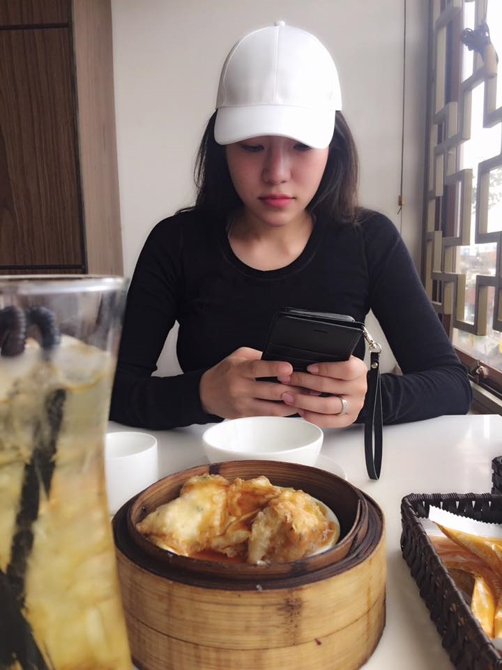Gái một đời chồng Lý Phương Châu được Hiền Sến cưng như bà hoàng: Phụ nữ sau ly hôn càng đẹp, càng xứng đáng được yêu thương - Ảnh 2 Gái một đời chồng Lý Phương Châu được Hiền Sến cưng như bà hoàng: Phụ nữ sau ly hôn càng đẹp, càng xứng đáng được yêu thương - Ảnh 2