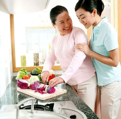 Sống chung với mẹ chồng: Tưởng không dễ, ai ngờ dễ không tưởng - Ảnh 2 Sống chung với mẹ chồng: Tưởng không dễ, ai ngờ dễ không tưởng - Ảnh 2