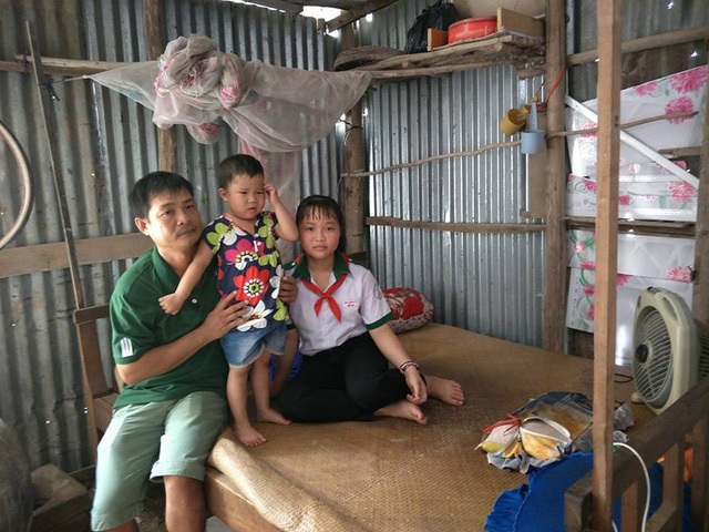 Mẹ qua đời, em gái bị ung thư máu, cô bé 14 tuổi thui thủi sống một mình để cha rảnh tay đưa em gái đi chữa bệnh nơi xa - Ảnh 2 Mẹ qua đời, em gái bị ung thư máu, cô bé 14 tuổi thui thủi sống một mình để cha rảnh tay đưa em gái đi chữa bệnh nơi xa - Ảnh 2