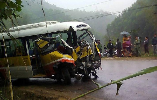 Thái Nguyên: Xe buýt 'đối đầu' xe chở vật liệu, tài xế chết gục trên tay lái, 8 người bị thương - Ảnh 2