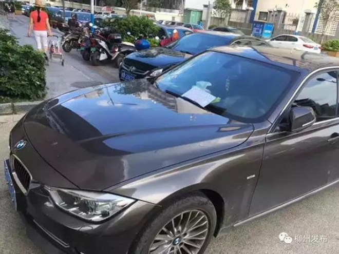 Người cha nghèo làm xước xe BMW và cái kết bất ngờ - Ảnh 1 Người cha nghèo làm xước xe BMW và cái kết bất ngờ - Ảnh 1
