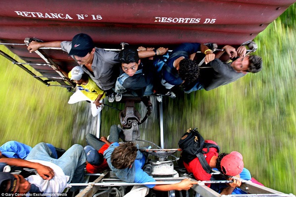 Nhiều người nhập cư đánh đu trên chuyến tàu tử thần để thực hiện 'giấc mơ Mỹ' - Ảnh 1