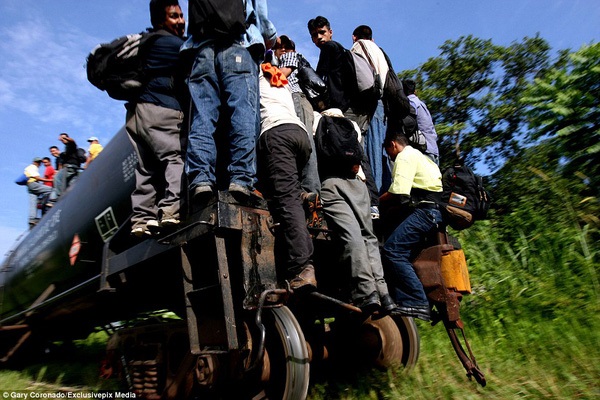 Nhiều người nhập cư đánh đu trên chuyến tàu tử thần để thực hiện 'giấc mơ Mỹ' - Ảnh 10