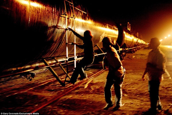 Nhiều người nhập cư đánh đu trên chuyến tàu tử thần để thực hiện 'giấc mơ Mỹ' - Ảnh 11