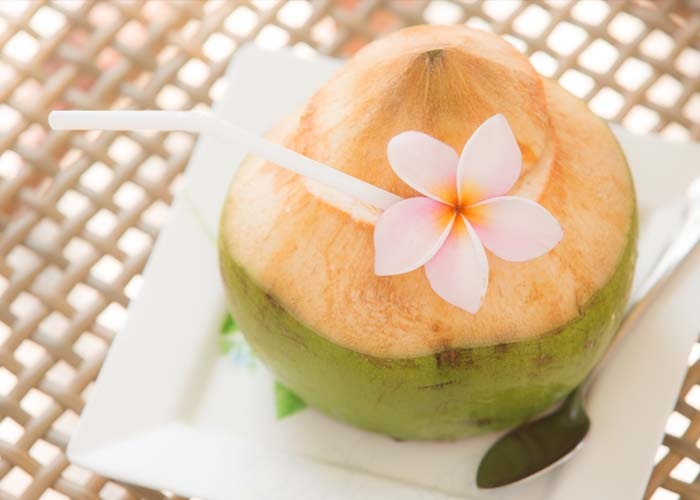Nước dừa giúp làm đẹp da tự nhiên, trắng sáng mịn màng Nước dừa giúp làm đẹp da tự nhiên, trắng sáng mịn màng
