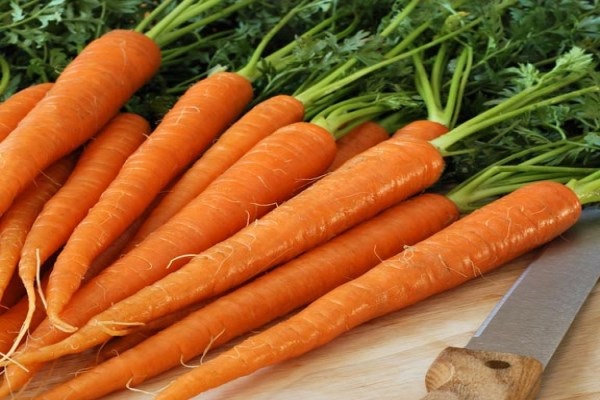 Nhuộm tóc màu đỏ cam bằng cà rốt đơn giản tại nhà