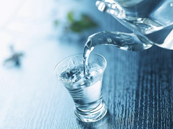Nước lọc - Nước uống giảm béo bụng quen thuộc
