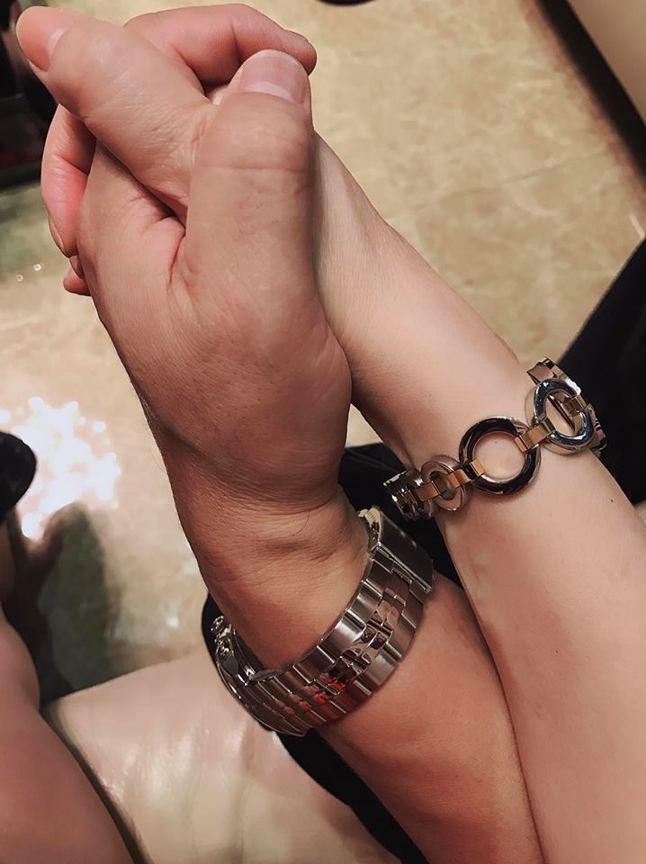 Ngưỡng mộ hạnh phúc ngọt ngào của bố mẹ Phạm Quỳnh Anh: U70 vẫn hôn và nắm tay nhau đầy tình tứ - Ảnh 2