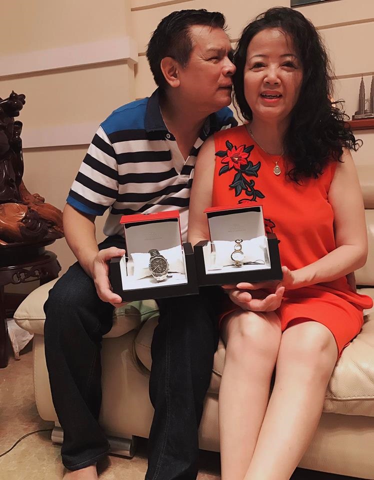 Ngưỡng mộ hạnh phúc ngọt ngào của bố mẹ Phạm Quỳnh Anh: U70 vẫn hôn và nắm tay nhau đầy tình tứ - Ảnh 4