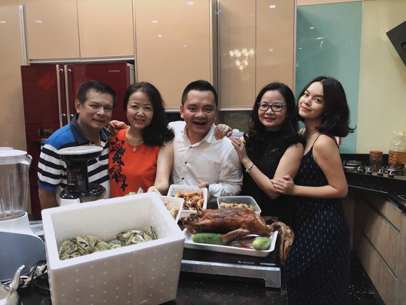 Ngưỡng mộ hạnh phúc ngọt ngào của bố mẹ Phạm Quỳnh Anh: U70 vẫn hôn và nắm tay nhau đầy tình tứ - Ảnh 5