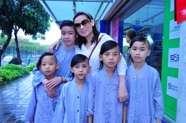 Thời thơ ấu cơ cực ít ai biết của những cái tên đình đám trong showbiz Việt - Ảnh 7
