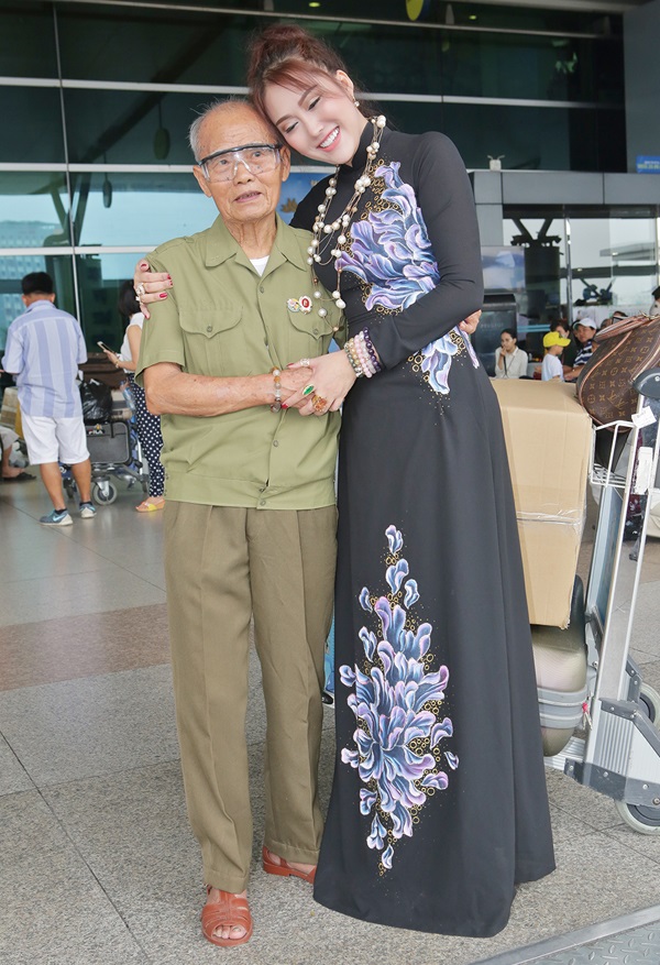 Quyết tâm giành giải cao, Phi Thanh Vân diện trang phục khác lạ lên đường đi thi hoa hậu - Ảnh 2