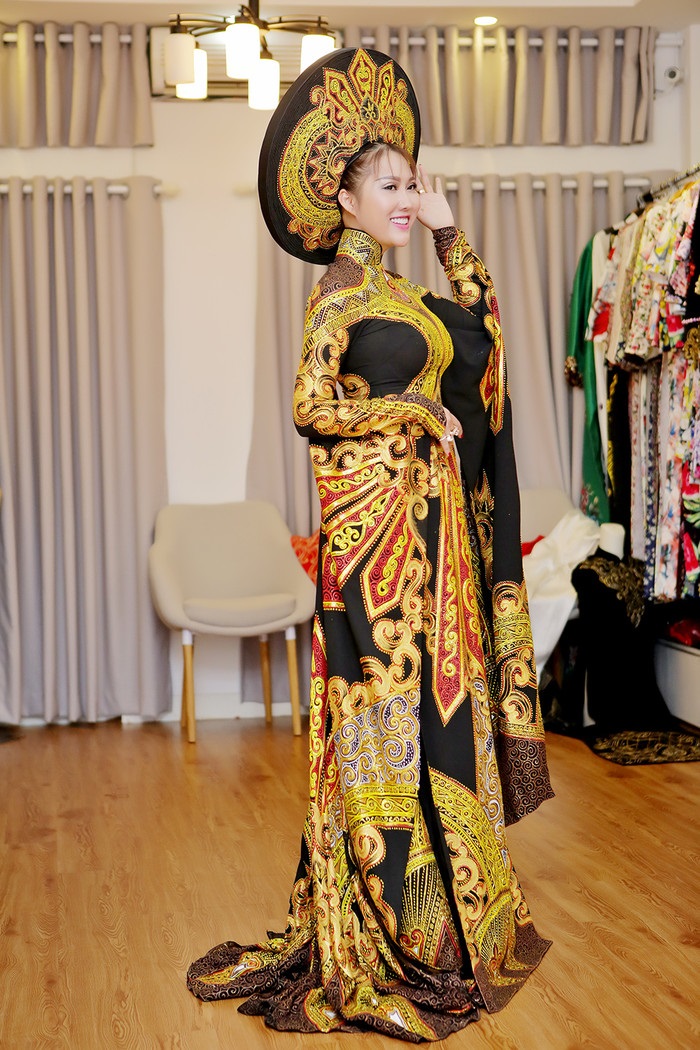 Quyết không về tay trắng, Phi Thanh Vân mạnh tay đầu tư trang phục cho đêm chung kết Hoa hậu Doanh nhân Thế giới người Việt - Ảnh 2