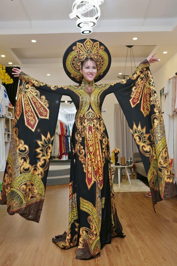 Quyết không về tay trắng, Phi Thanh Vân mạnh tay đầu tư trang phục cho đêm chung kết Hoa hậu Doanh nhân Thế giới người Việt - Ảnh 3