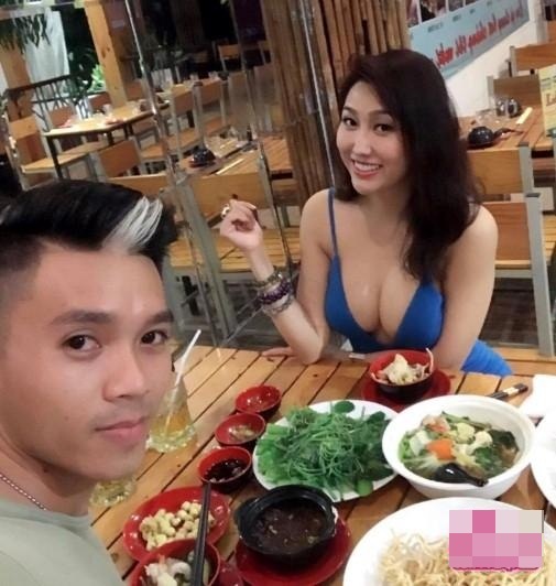 'Vác' ngực khủng vào nhà hàng, Phi Thanh Vân tiếp tục khoe hàng