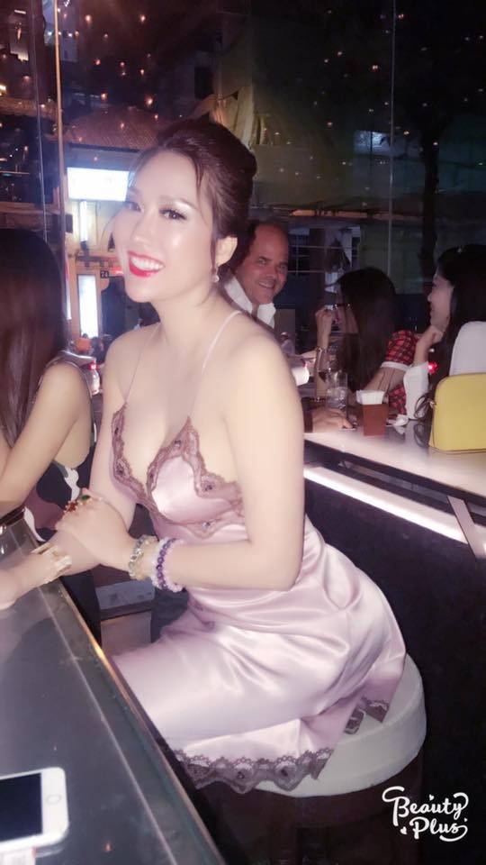Diện váy ngủ đi bar, Phi Thanh Vân khiến nhiều người 'nhức mắt' khi nhũ hoa lấp ló sau lớp vải mỏng - Ảnh 4