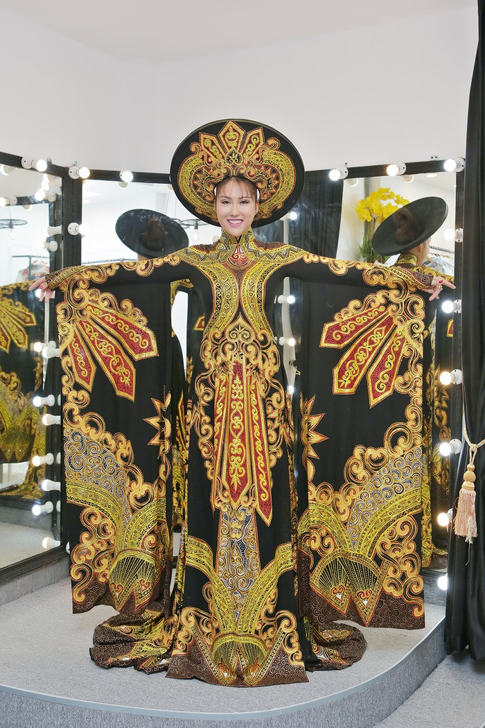 Quyết không về tay trắng, Phi Thanh Vân mạnh tay đầu tư trang phục cho đêm chung kết Hoa hậu Doanh nhân Thế giới người Việt - Ảnh 1
