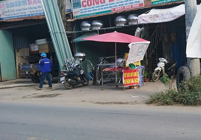 Thực hư chuyện thịt heo 100.000/3kg bán tràn lan khắp lề đường Sài Gòn - Ảnh 2 Thực hư chuyện thịt heo 100.000/3kg bán tràn lan khắp lề đường Sài Gòn - Ảnh 2